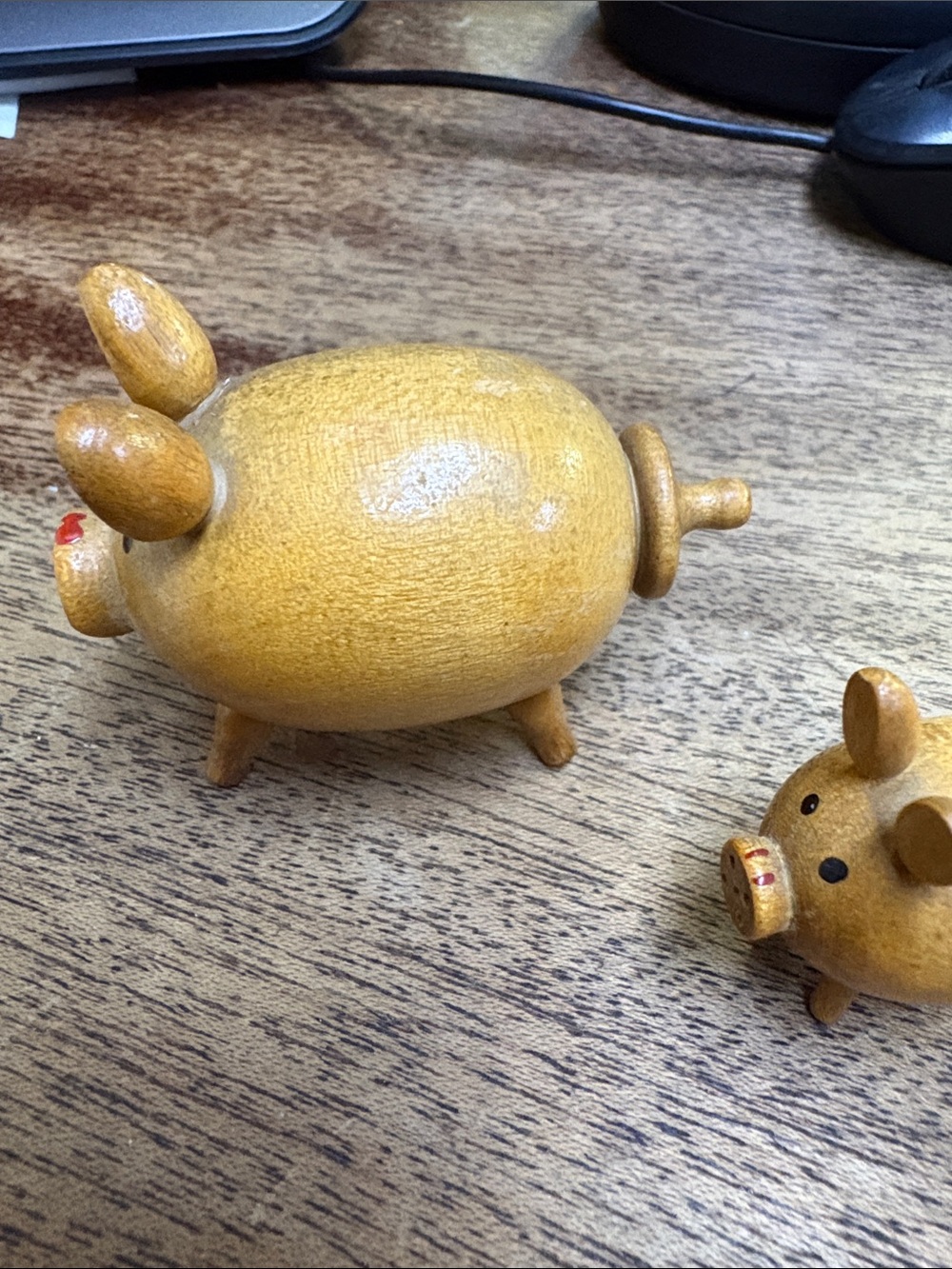 Handmade Wooden Pig Figurines - Set of 2, Honey Brown vintage mid century - Picture 3 of 7